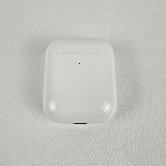 Apple AirPods 2nd Gen Wireless Charging Case White Bluetooth Earbuds - Picture 2 of 6